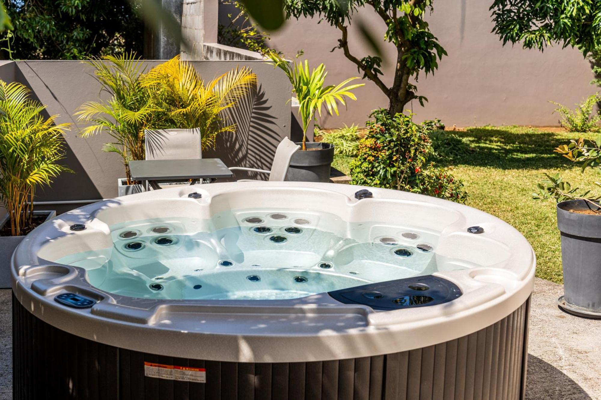 Villa Et Grand Jacuzzi Six Personnes, En Pleine Nature سانت-جوزيف المظهر الخارجي الصورة